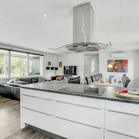 Vakantiehuis Awesome In Vaeggerlose With Kitchen Bøtø By